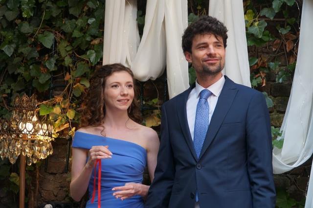 Yargı dizisinin genç oyuncusu Ece Yüksel, çocukluk aşkıyla evlendi