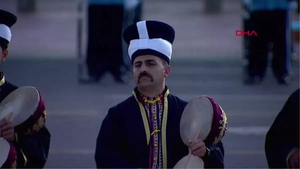 Cumhurbaşkanlığı Muhafız Alayı'nın gösterisine vatandaşlardan yoğun ilgi