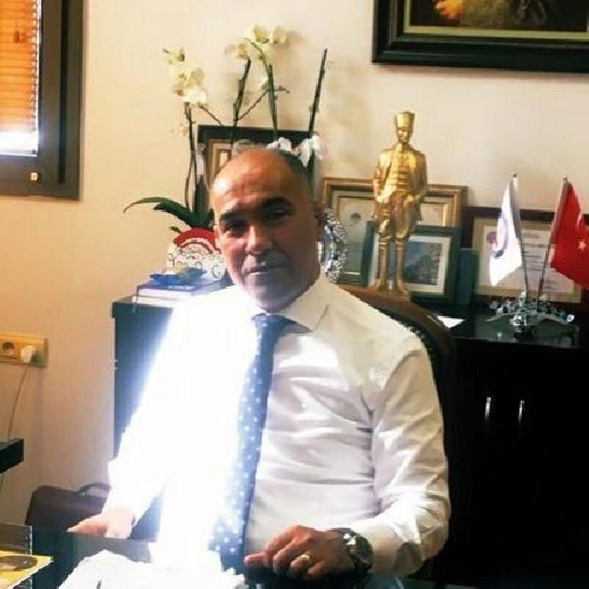 Son dakika haber... İzmir'de düzenlenen operasyonda ilçe nüfus müdürünün de aralarında olduğu 5 kişi tutuklandı