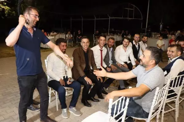 Bekarlığa veda eğlencesinde oyun kaybeden damadı kemerle dövdüler Bekarlığa veda eğlencesinde oyun kaybeden damadı kemerle dövdüler