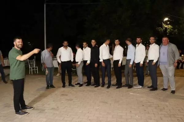 Bekarlığa veda eğlencesinde oyun kaybeden damadı kemerle dövdüler Bekarlığa veda eğlencesinde oyun kaybeden damadı kemerle dövdüler