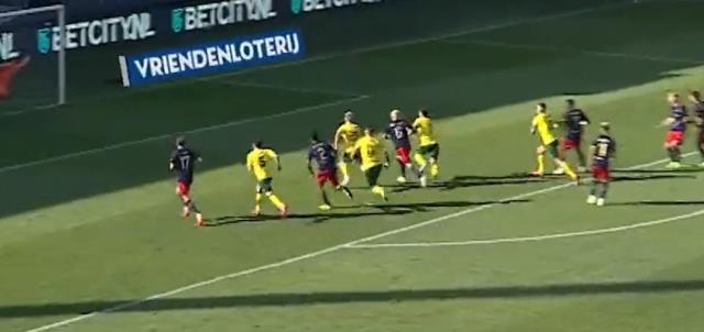 Sen ne büyük golcüsün Burak! Herkes, yeni takımıyla çıktığı ilk maçta attığı golü konuşuyor Sen ne büyük golcüsün Burak! Herkes, yeni takımıyla çıktığı ilk maçta attığı golü konuşuyor