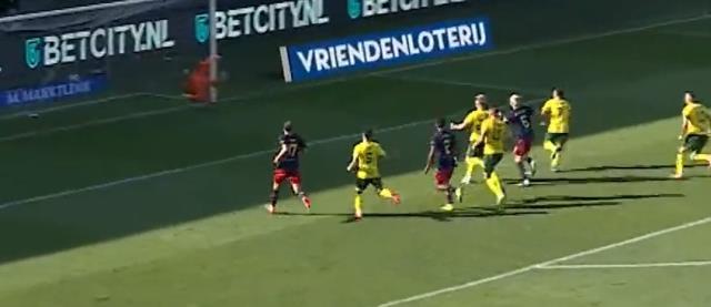 Sen ne büyük golcüsün Burak! Herkes, yeni takımıyla çıktığı ilk maçta attığı golü konuşuyor Sen ne büyük golcüsün Burak! Herkes, yeni takımıyla çıktığı ilk maçta attığı golü konuşuyor