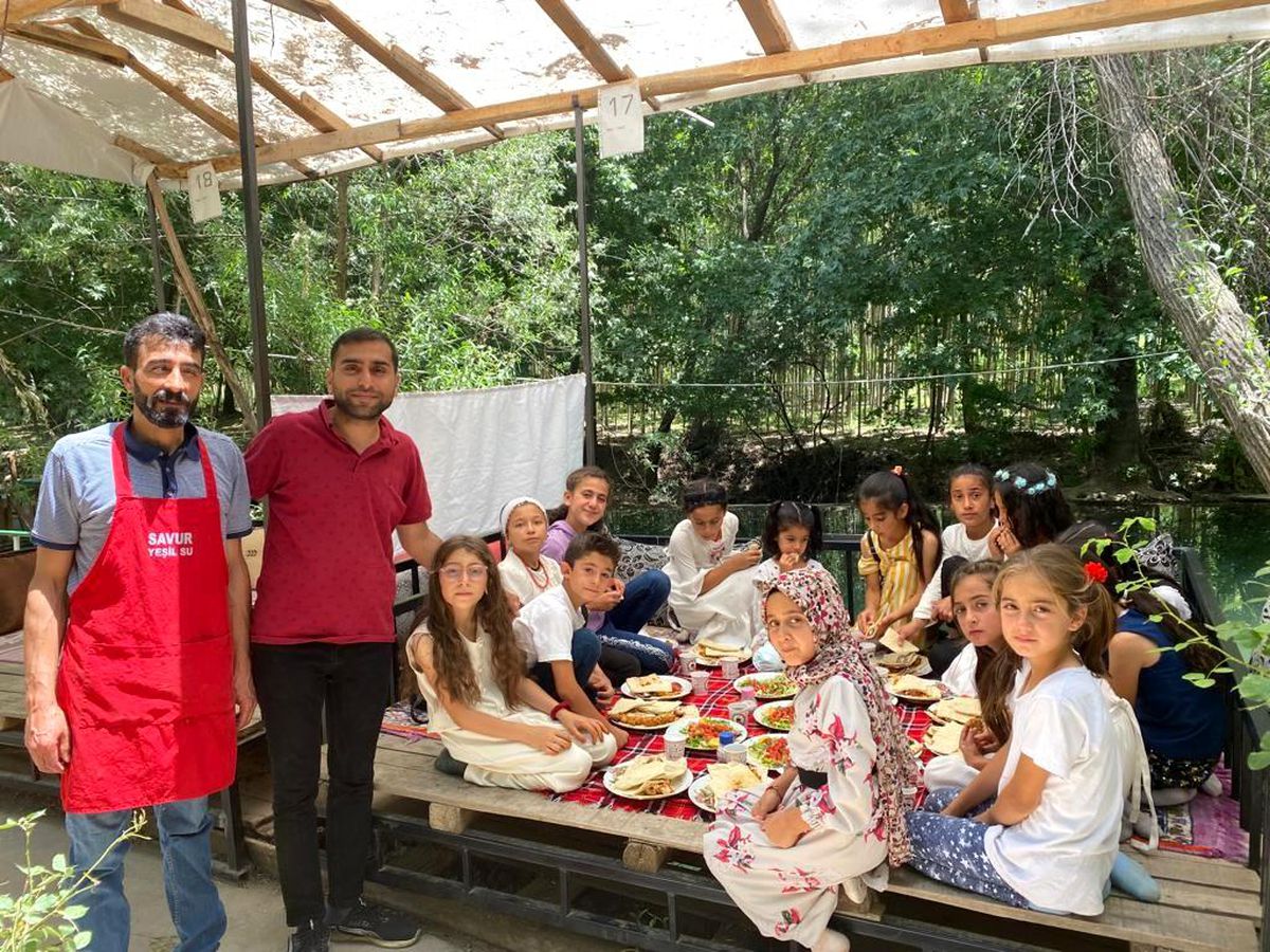 Sıcaklardan bunalan vatandaşlar Yeşilsu'ya akın ediyor
