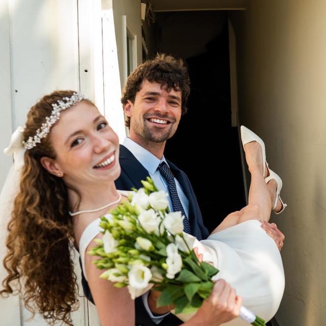 Yargı dizisinin genç oyuncusu Ece Yüksel, çocukluk aşkıyla evlendi