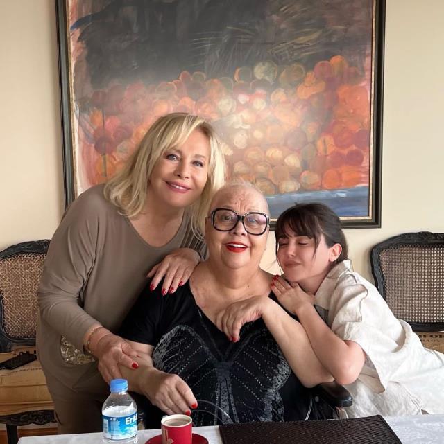 Emel Sayın'ın kardeşi Fatoş Sayın hayatını kaybetti Emel Sayın'ın kardeşi Fatoş Sayın hayatını kaybetti