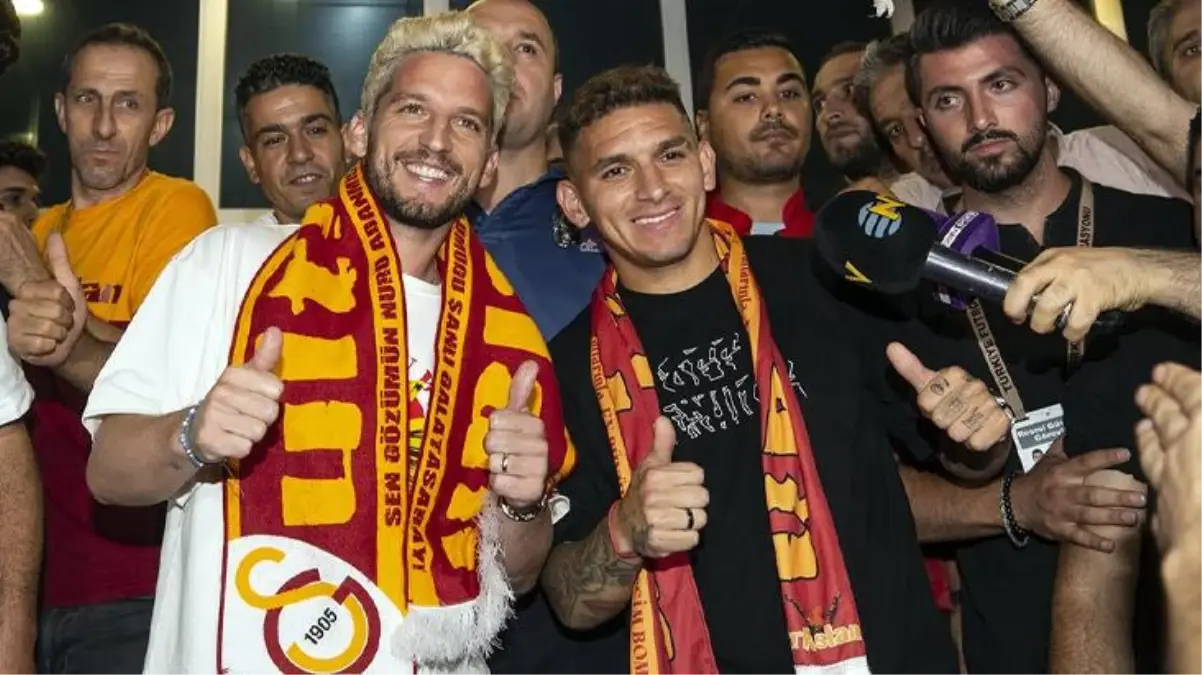 Galatasaray'ın yıldızları İstanbul'a geldi, karşılama anının görüntüleri binlerce kez izlendi