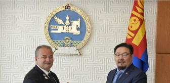 İKÇÜ Sosyal Bilimler Enstitüsü Müdürü Doğan'a Moğolistan Dostluk Madalyası