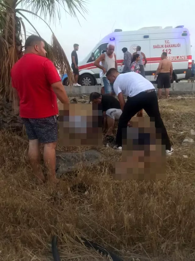 İkiye bölünen otomobil baba ve kızına mezar oldu İkiye bölünen otomobil baba ve kızına mezar oldu