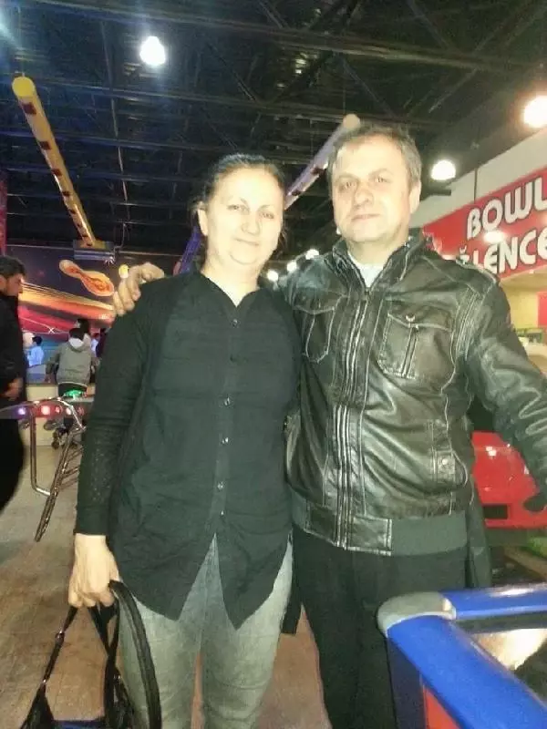 Psikolojik sorunları bulunan şahıs, komşuları olan karı kocanın boğazını kesti