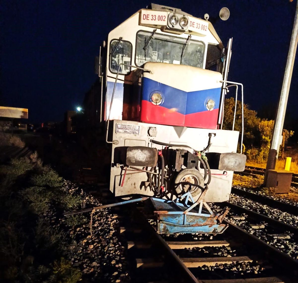 Son dakika haberi... Yük treni hemzemin geçitte eşek arabasına çarptı: 1 ağır yaralı