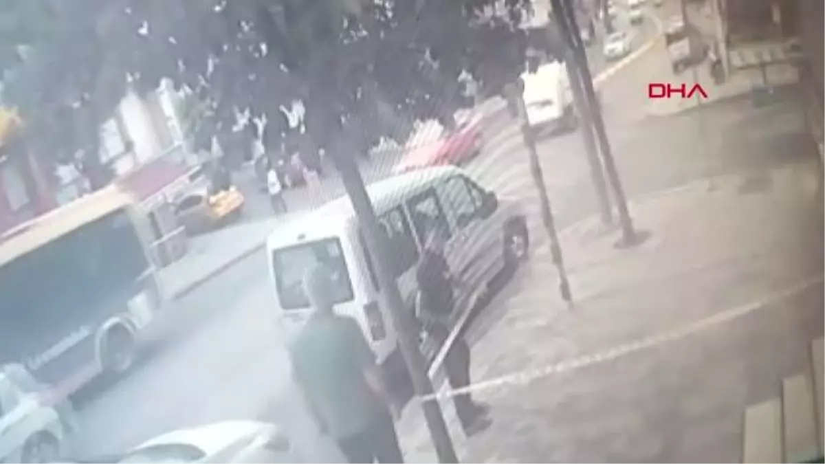 BAĞCILAR'DA ÇÖKEN BALKONLA DÜŞEN İŞÇİ ÖLDÜ