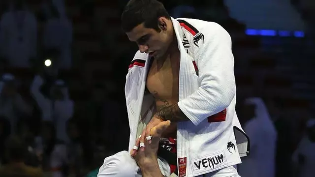 Brezilyalı Jiu Jitsu efsanesi Leandro Lo gece kulübünde başından vurularak öldürüldü