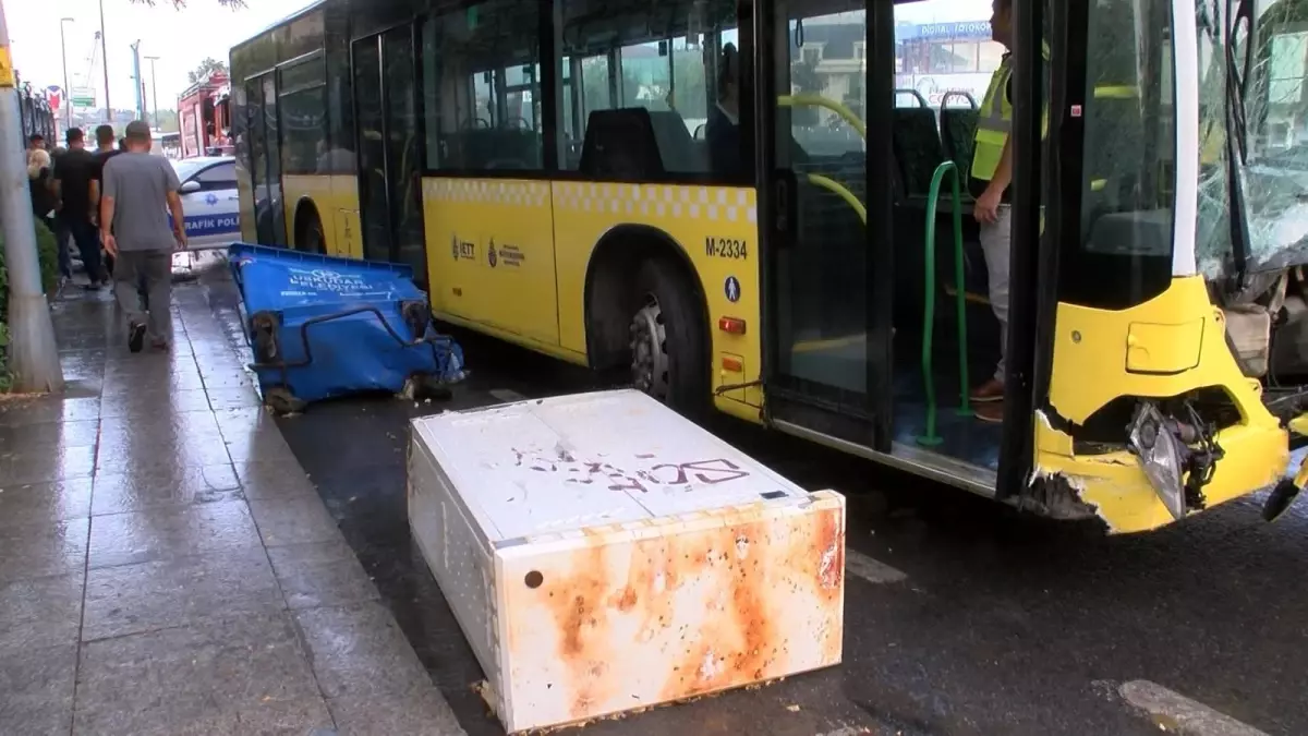 Son dakika haberleri... İETT otobüsü kaza yaptı, otobüsün boş olması faciayı önledi