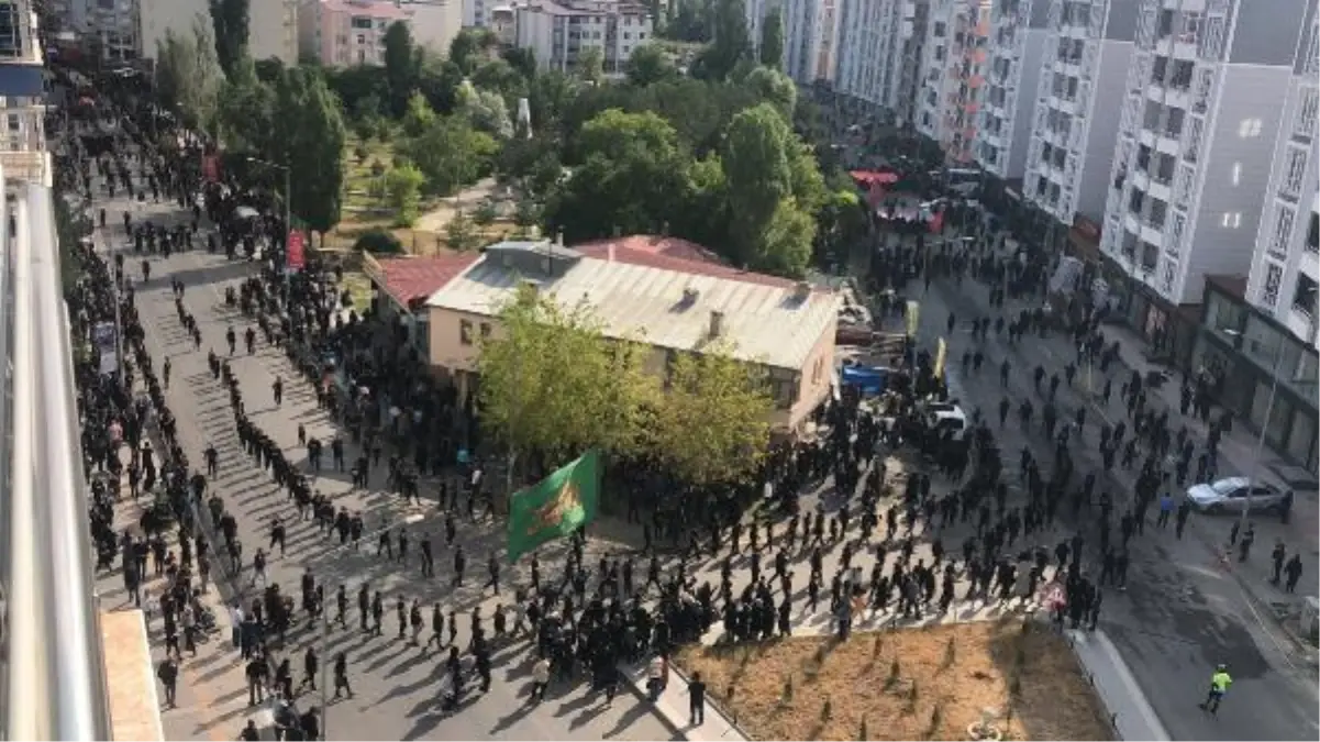 Son dakika haber! KARS'TA BİNLERCE KİŞİ KERBELA ŞEHİTLERİ İÇİN YÜRÜDÜ
