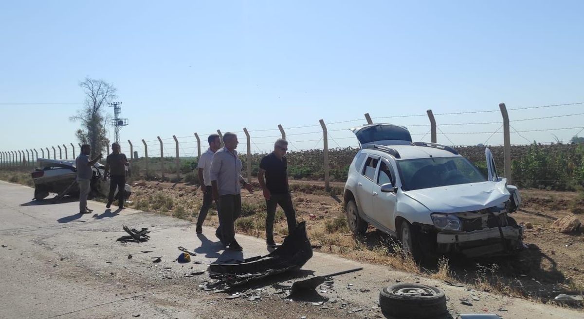 Şanlıurfa haberleri | Şanlıurfa'da hafif ticari araçla çarpışan otomobildeki 5 kişi yaralandı