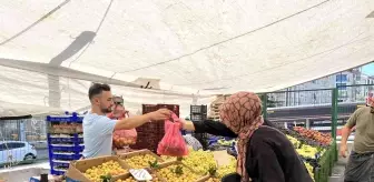Semt pazarlarında sebze meyve fiyatları geriledi