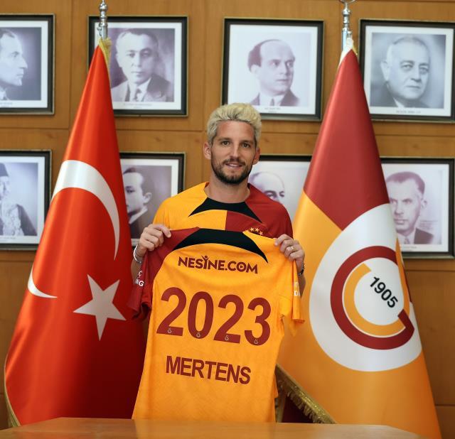 Son Dakika: Dries Mertens resmen Galatasaray'da! İşte sözleşme detayları