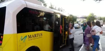 Toplu taşıma sürücüleri kapıyı açık bırakarak tehlike saçıyor