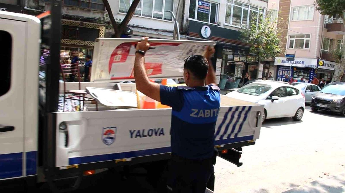 Son dakika yerel: Yalova'da zabıtadan kaldırım işgali operasyonu