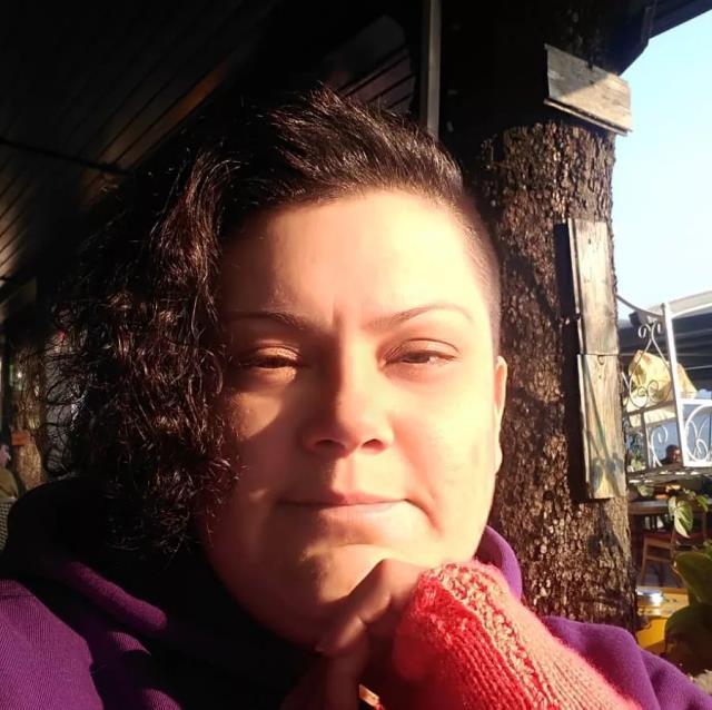 Eski Popstar yarışmacısı Evren Mevlanaoğlu, evinin önünde darp edildi