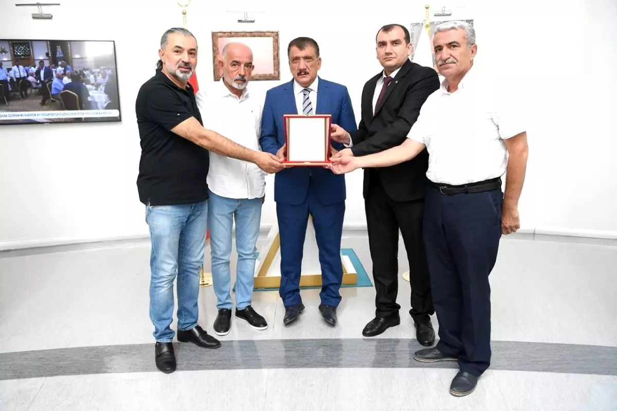 Esnaf Oda Başkanlarından Gürkan'a plaket
