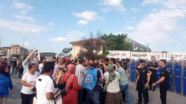 Yürek sızlatan kareler! İşten çıkarılan 350 kişi ile polis arasında arbede çıktı, işçiler fenalaştı
