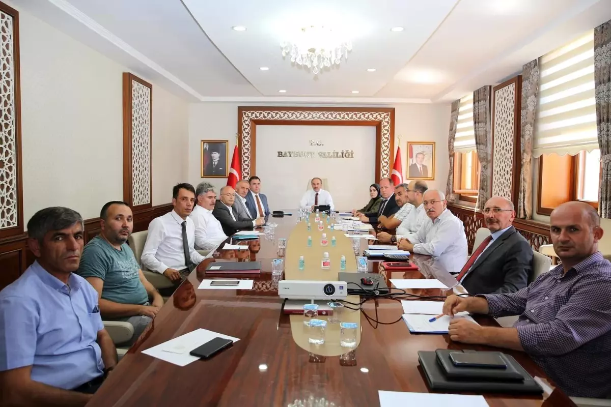 Vali Epcim; 'Sene sonuna kadar asfaltsız köy bırakmayacağız'
