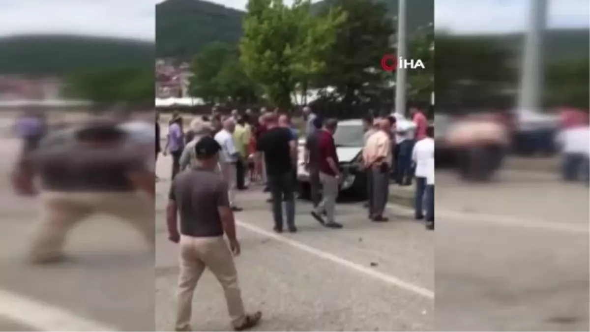 Beton mikserinin otomobile çarptığı kazada 4 kişi yaralandı