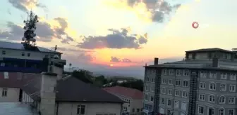 Gökyüzünü kızıla boyadı, görenler mest oldu
