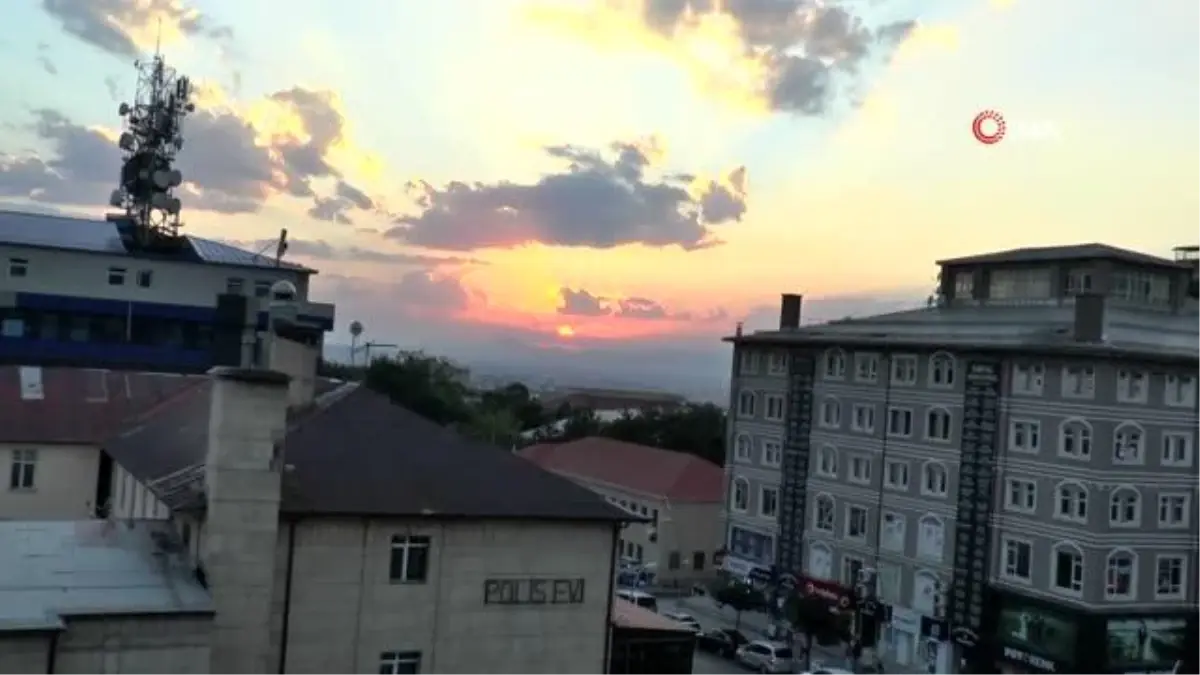 Gökyüzünü kızıla boyadı, görenler mest oldu