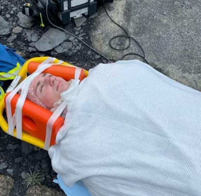 Hayatta kalması bile mucize! 30 metreden denize atlayan 16 yaşındaki genç omurgasını kırdı Hayatta kalması bile mucize! 30 metreden denize atlayan 16 yaşındaki genç omurgasını kırdı