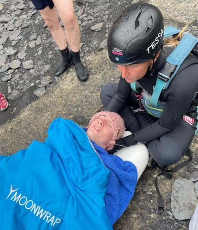 Hayatta kalması bile mucize! 30 metreden denize atlayan 16 yaşındaki genç omurgasını kırdı Hayatta kalması bile mucize! 30 metreden denize atlayan 16 yaşındaki genç omurgasını kırdı