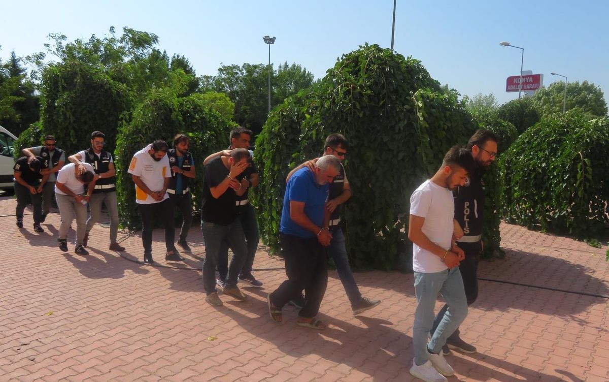 Son dakika haberi... Konya'da kaçak silah imalatı ve ticareti yaptığı öne sürülen 5 kişi tutuklandı