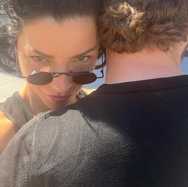 Murat Dalkılıç'a söyledikleriyle konuşulan Merve Boluğur, sevgilisiyle romantik pozunu paylaştı