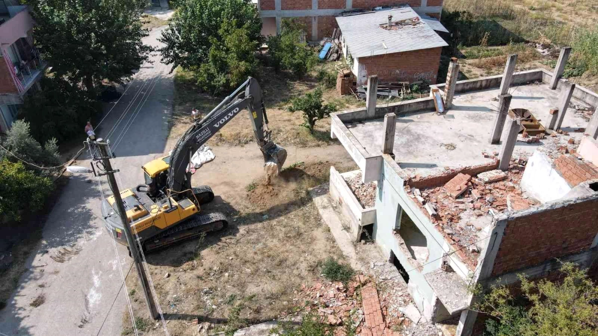 Aydın yerel haberi... Nazilli'de kamulaştırılan yapılar yıkılarak imar yolları açılıyor