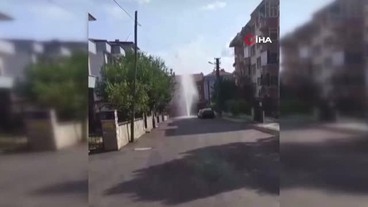 Son dakika haber: Su borusu patladı, metrelerce su fışkırdı... O anlar kamerada