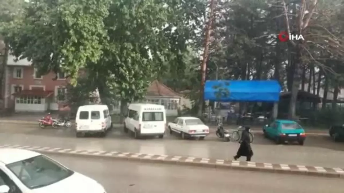 Afyon yerel haberi: Şuhut'ta sağanak yağış ve dolu, hayatı olumsuz etkiledi