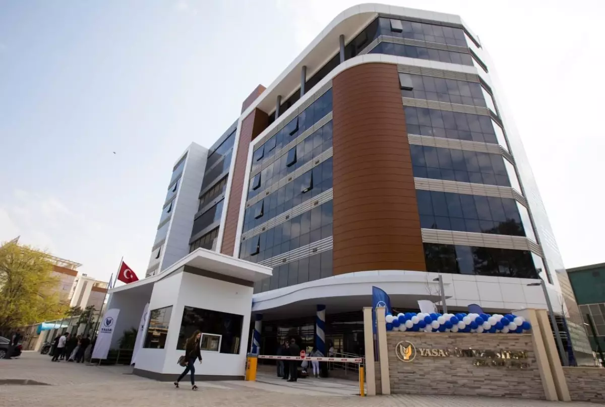 Yaşar Üniversitesi Bölümleri