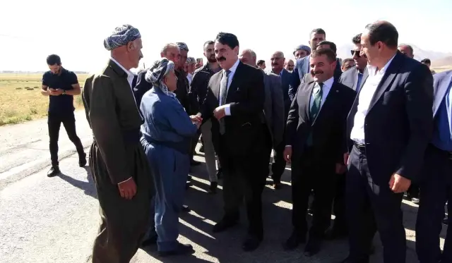 24 yıl sonra Yüksekova'ya gelen aşiret lideri krallar gibi karşılandı