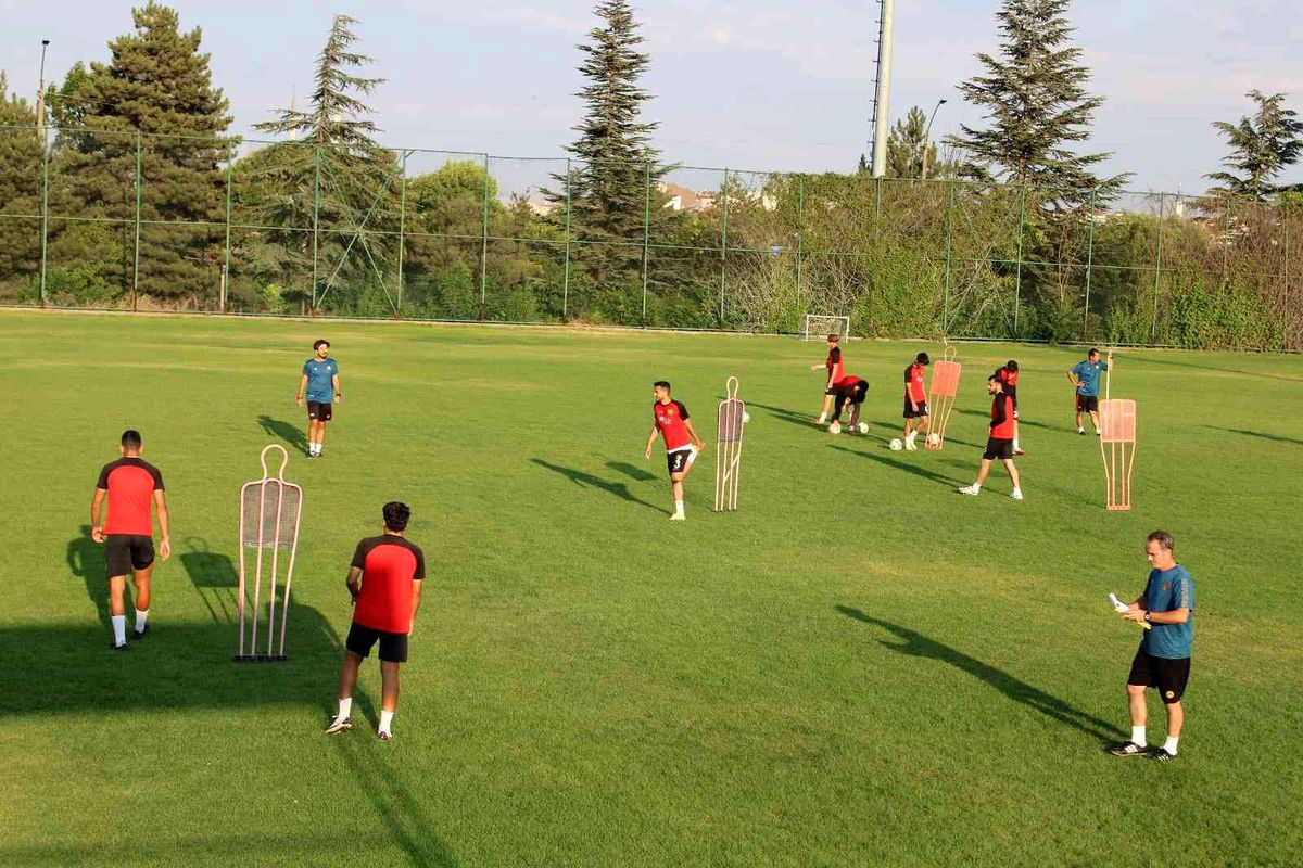Eskişehir spor haberleri... Eskişehirspor ve Bursaspor arasında Türkiye'ye örnek olacak bir hazırlık maçı yapılacak