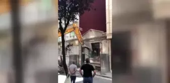 Şİşli'de tarihi yapı olarak tescillenmesi istenen binayı yıktılar