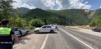 Son dakika haberi! Karabük'te iki otomobil kafa kafaya çarpıştığı kazada 5 kişi yaralandı