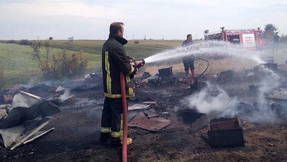 Kırklareli 3. sayfa haberleri... Kırklareli'nde 71 arı kovanı alev alev yandı