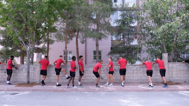 Konya halkı şaştı kaldı! Konyaspor'un Avrupa'daki rakibi Vaduz'dan bir garip idman