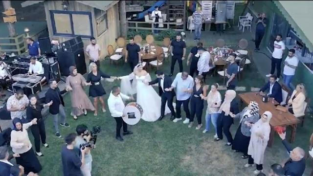 Nihat Doğan'ın düğününden çok özel görüntüler! Gelin ve damat 'Ki Zava ki Büke' ile kurtlarını döktü