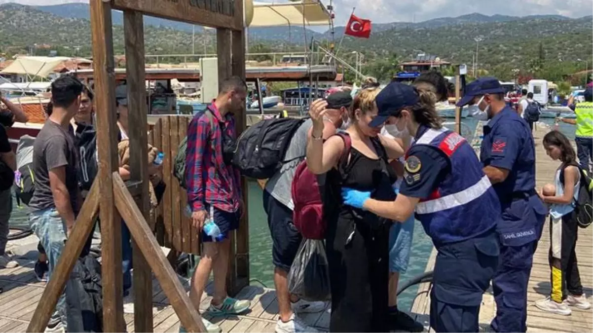 'Sizi Avrupa'ya götüreceğiz' dedikleri kaçak göçmenleri Kekova'da bıraktılar