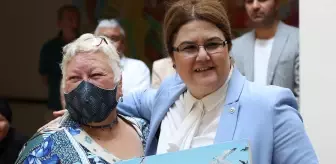 Aile ve Sosyal Hizmetler Bakanı Derya Yanık huzurevini ziyaret etti