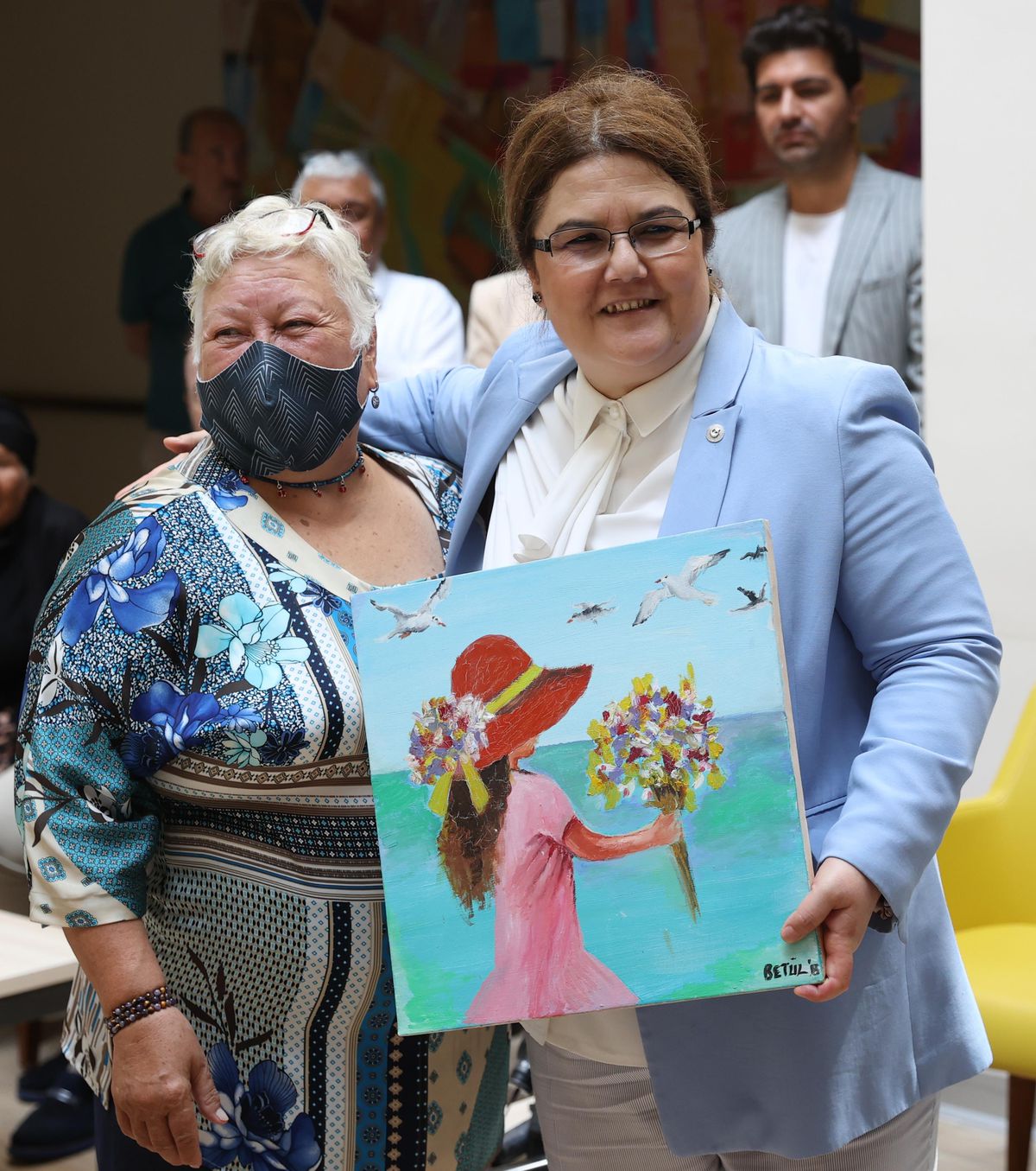 Aile ve Sosyal Hizmetler Bakanı Derya Yanık huzurevini ziyaret etti