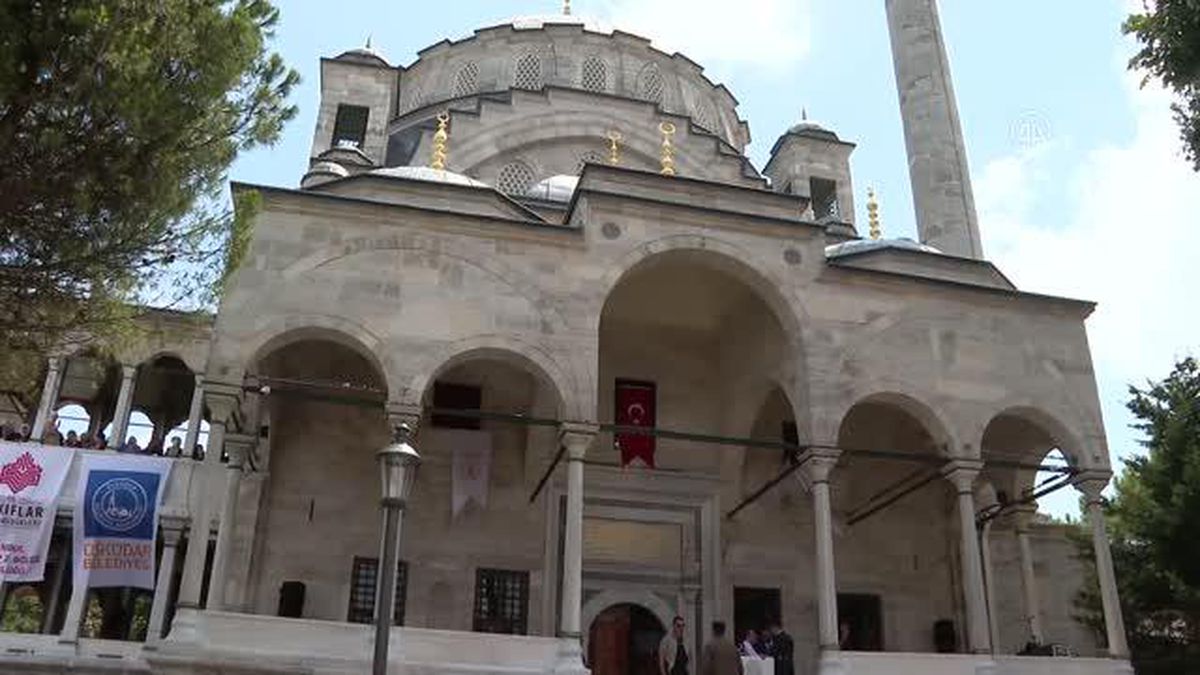 Cumhurbaşkanı Erdoğan, Ayazma Camisi'nin ibadete açılış törenine katıldı (2)